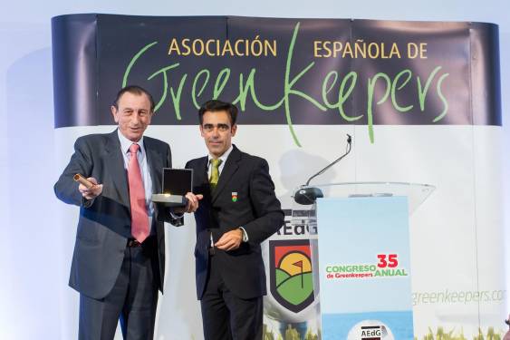 La Asociación Española de Greenkeepers concede el Premio Honorífico 2013 a D. Ángel de la Riva