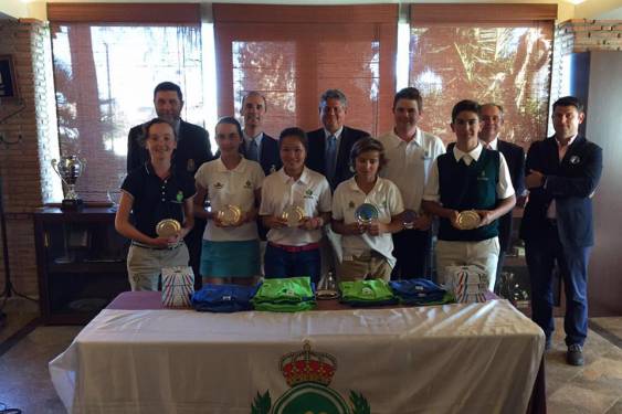 Alex Field, Marina Escobar, Álvaro Mueller y Mercedes Vega, ganadores en el Puntuable Nacional Juvenil en Playa Serena