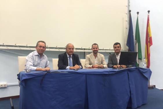 La RFGA y la Universidad de Sevilla firman un convenio de colaboración para estudios sobre sequía severa en céspedes 