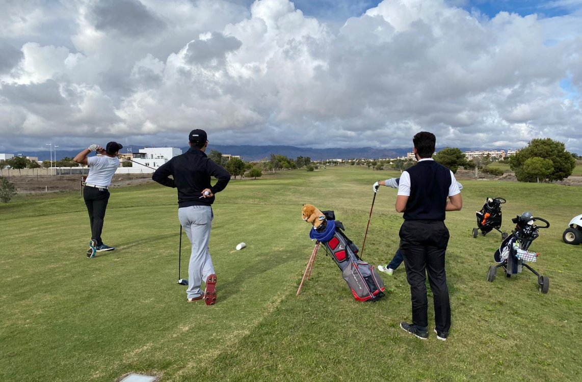 Todo por decidir, a falta de una jornada, en el 'Campeonato Ciudad de Almería' de Alborán Golf