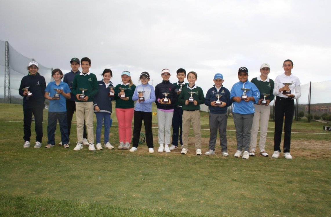 Azata Golf brilla con el circuito Juvenil y Benjamín de Andalucía